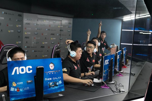 演重要角色 演重要角色