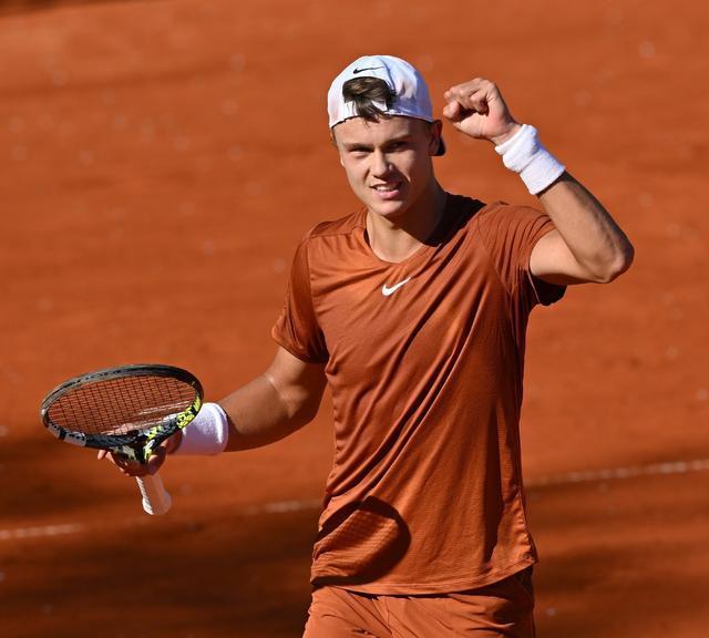 将球推射入 将球推射入