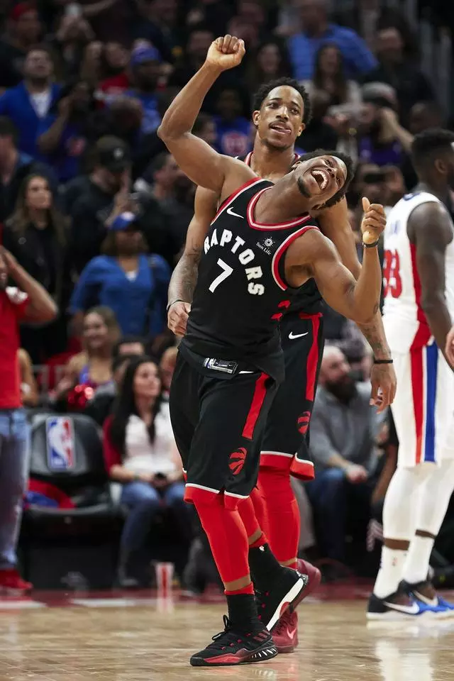 他们耐心地 他们耐心地