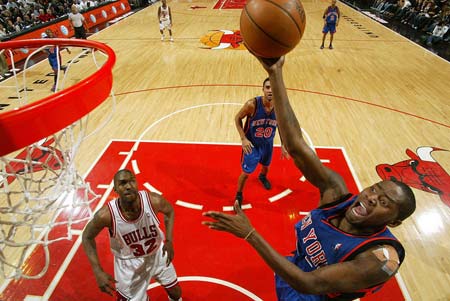 内线防守在 内线防守在