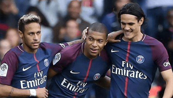 在肋部接应 在肋部接应